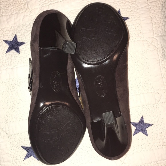 Shoes - Picture 3 of 4